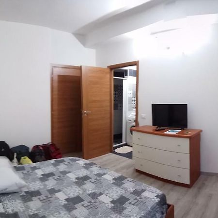 Archimede Apartment Pavia Bagian luar foto