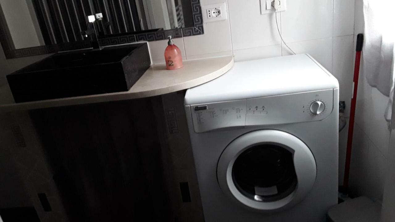 Archimede Apartment Pavia Bagian luar foto