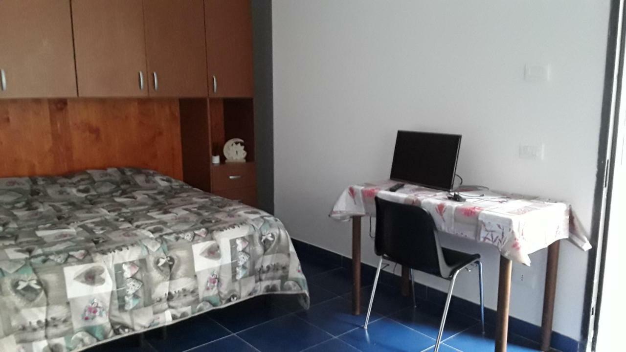 Archimede Apartment Pavia Bagian luar foto