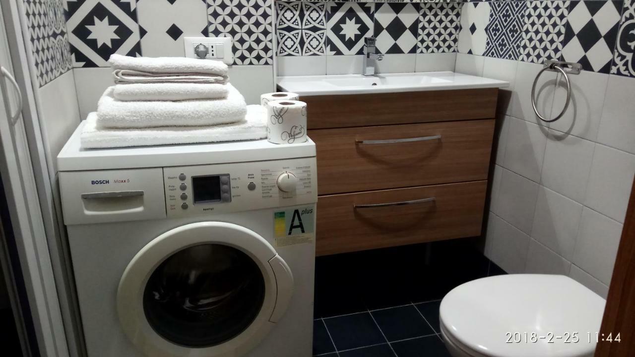 Archimede Apartment Pavia Bagian luar foto