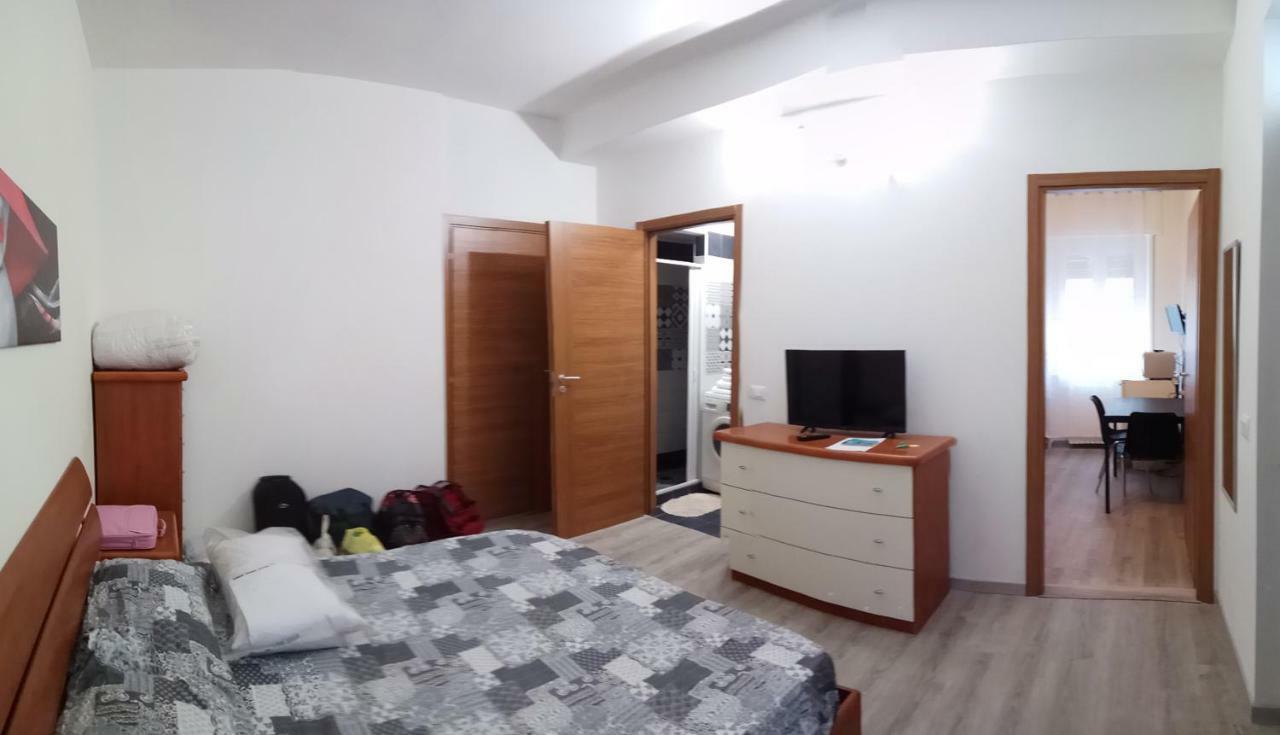 Archimede Apartment Pavia Bagian luar foto