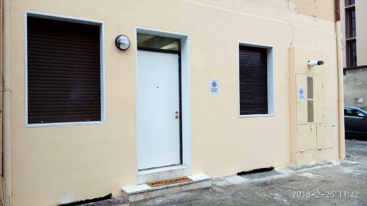 Archimede Apartment Pavia Bagian luar foto