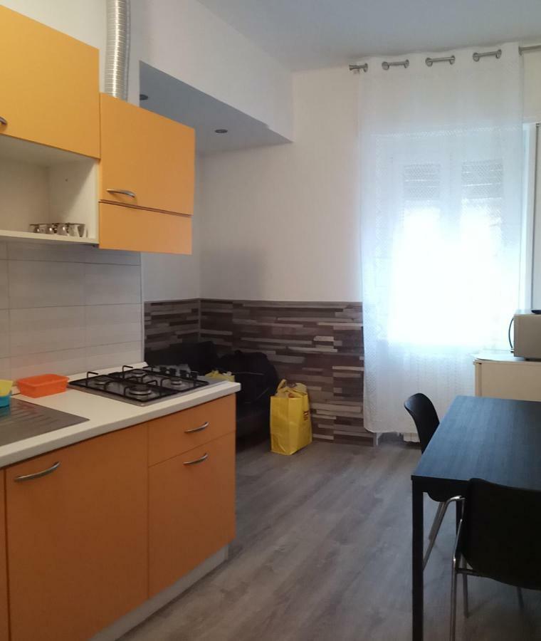 Archimede Apartment Pavia Bagian luar foto